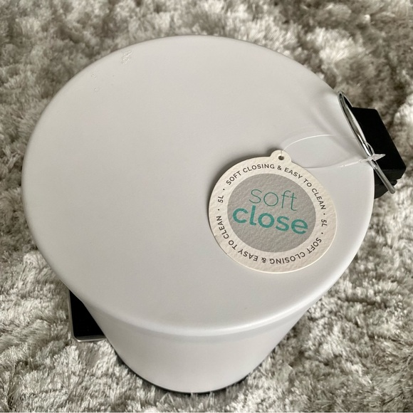 Soft Close White Baby Diaper Pail NWT - Picture 4 of 5